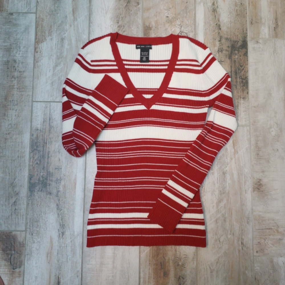 Donating 3/15/20 : NY & co ribbed v neck sweater